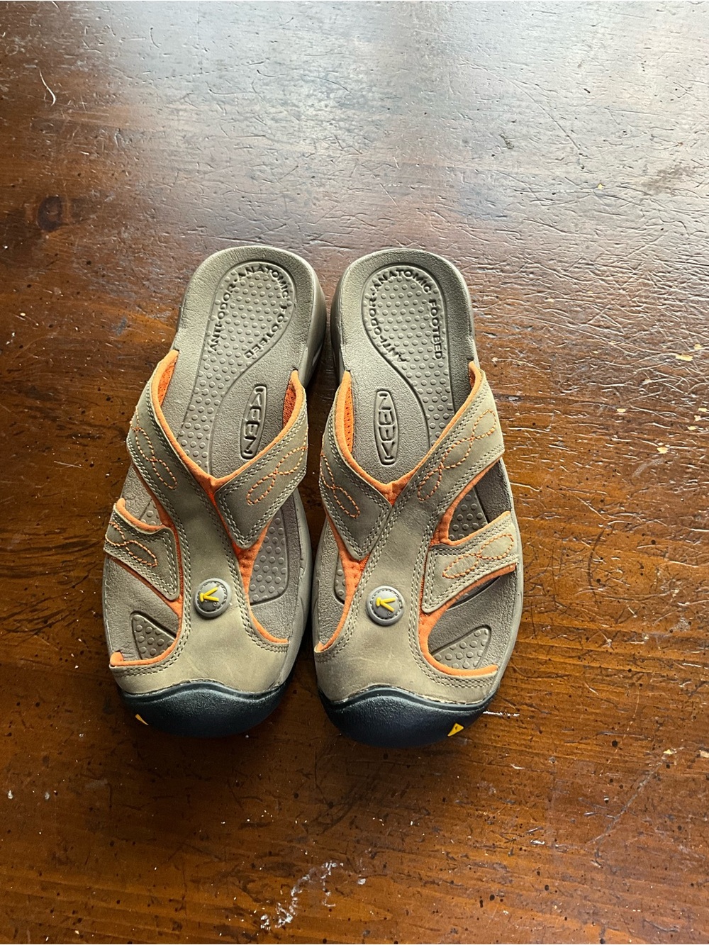 Keen size 8.5 ladies shoes - Picture 4 of 6